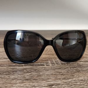 Oakley Ovation Women's Sunglasses with Lens Flaws Great Classic Frames !